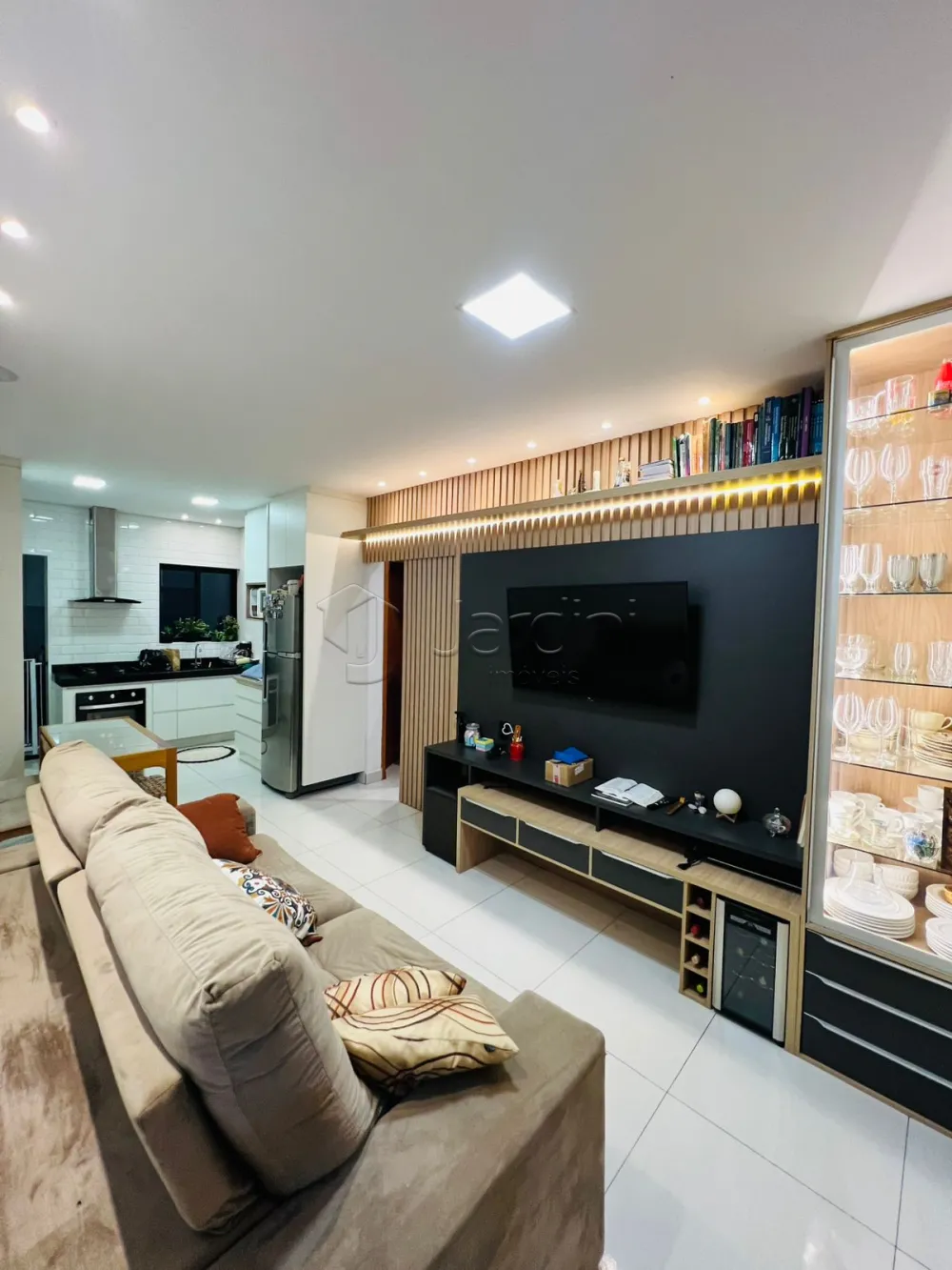 Comprar Apartamento / Padr&atilde;o em Franca R$ 320.000,00 - Foto 2
