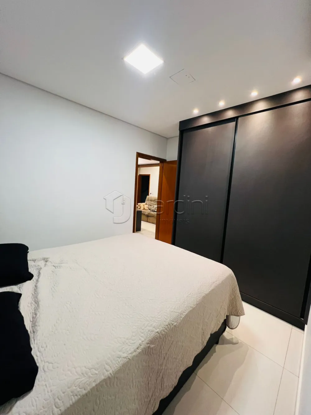 Comprar Apartamento / Padr&atilde;o em Franca R$ 320.000,00 - Foto 6