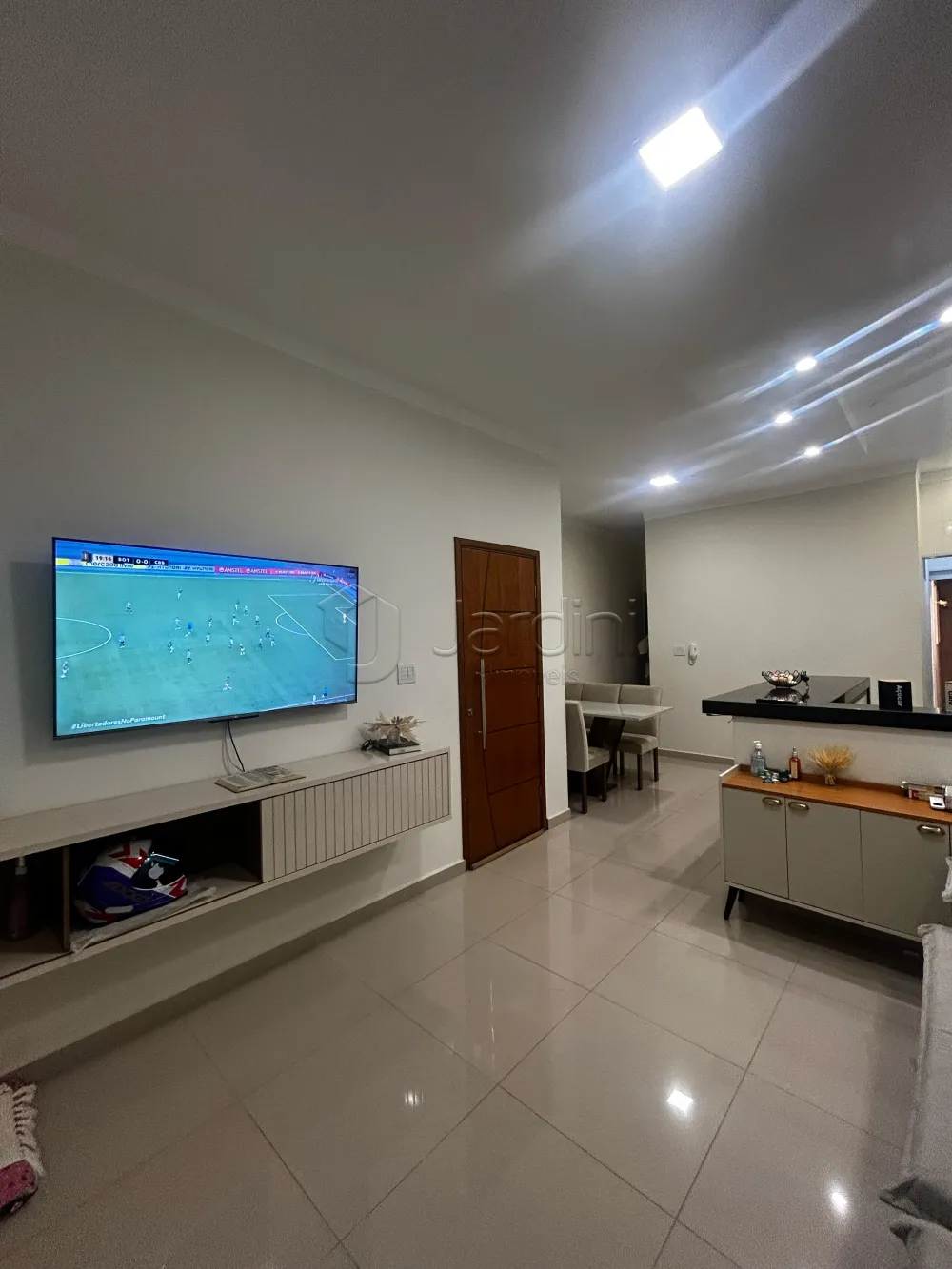 Comprar Apartamento / Padr&atilde;o em Franca R$ 320.000,00 - Foto 2